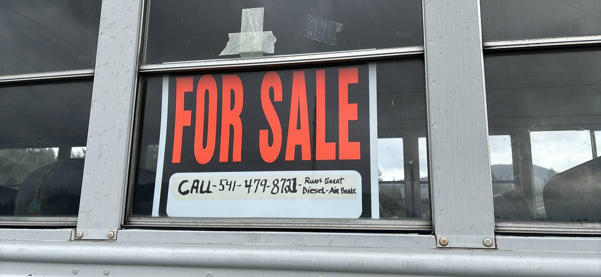 Ford-b700m-diesel-1987-white-12