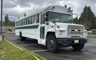 Ford-b700m-diesel-1987-white