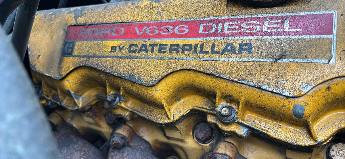 Ford-b700m-diesel-1987-white-6