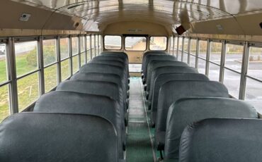 Ford-b700m-diesel-1987-white-9