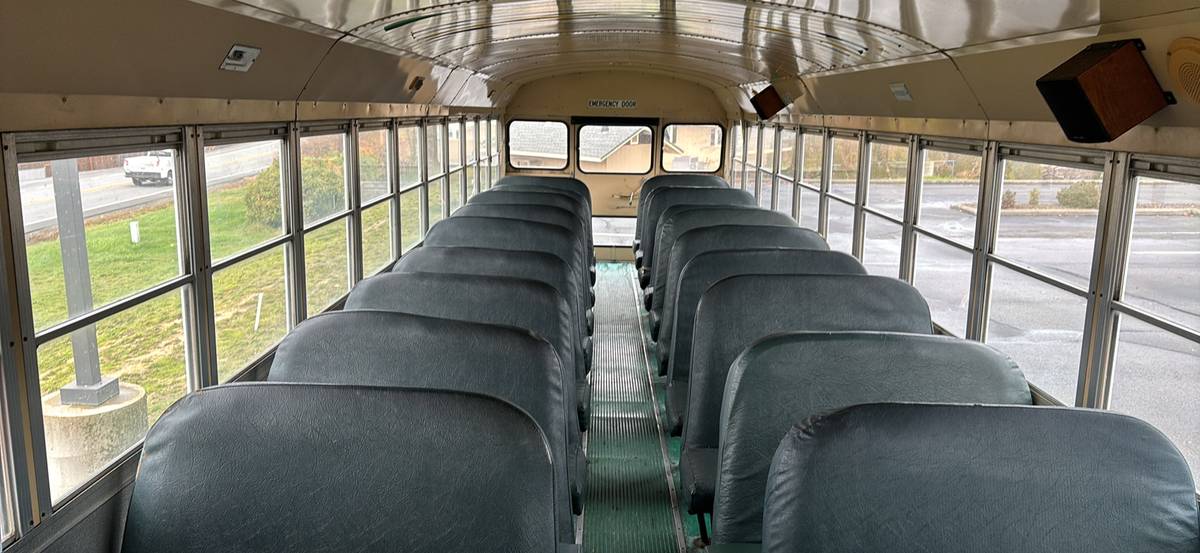 Ford-b700m-diesel-1987-white-9