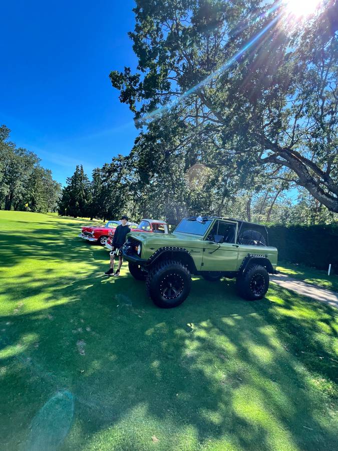 Ford-bronco-1969-green-1