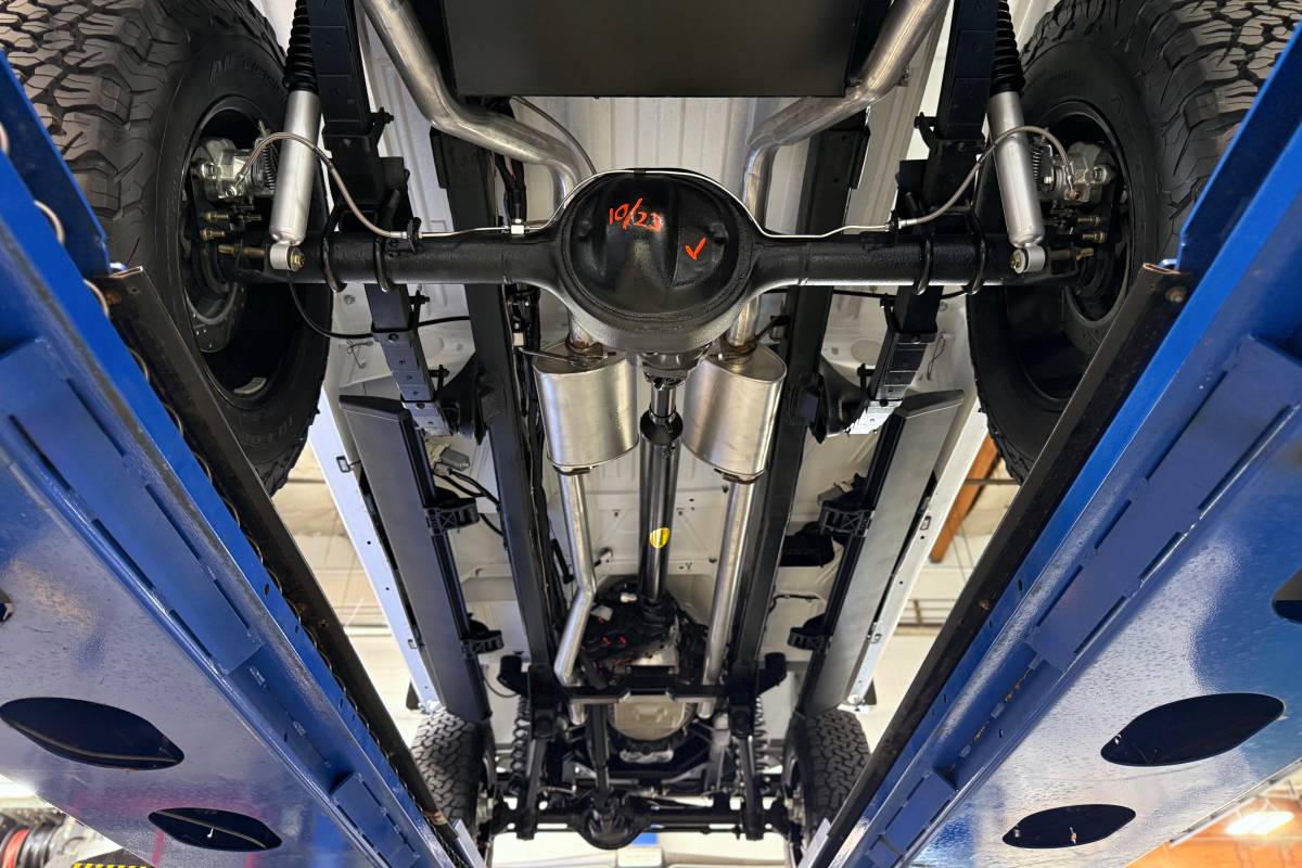 Ford-bronco-1969-white-210