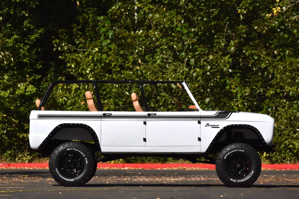 Ford-bronco-1969-white-62