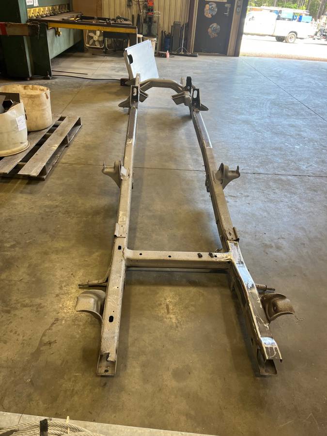 Ford-bronco-1969-white-84