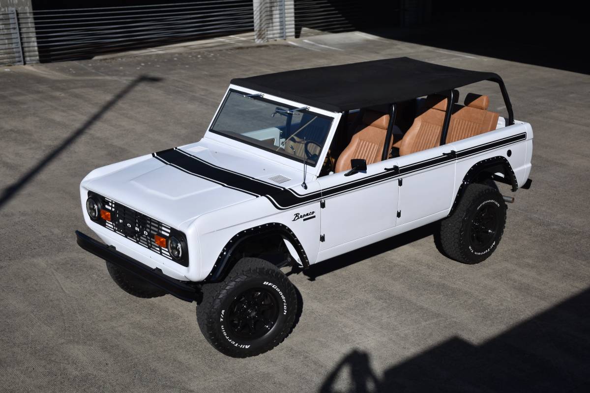 Ford-bronco-1969-white-95