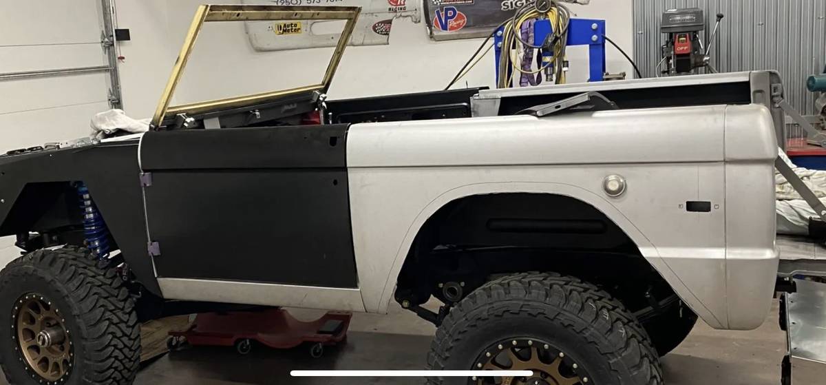 Ford-bronco-1970-orange-18