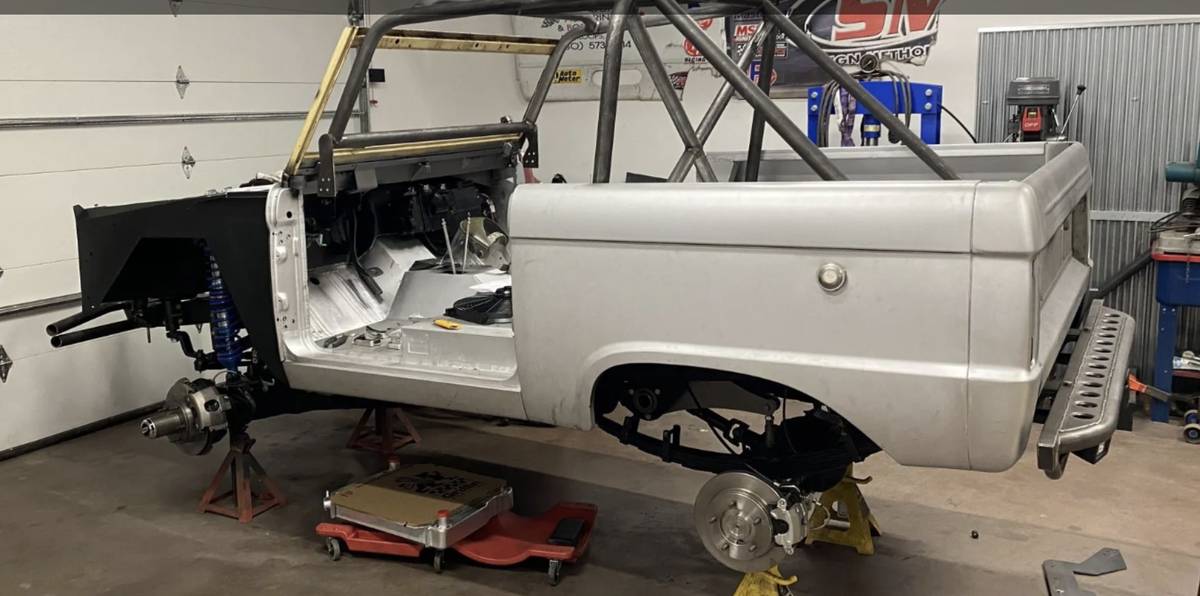 Ford-bronco-1970-orange-20