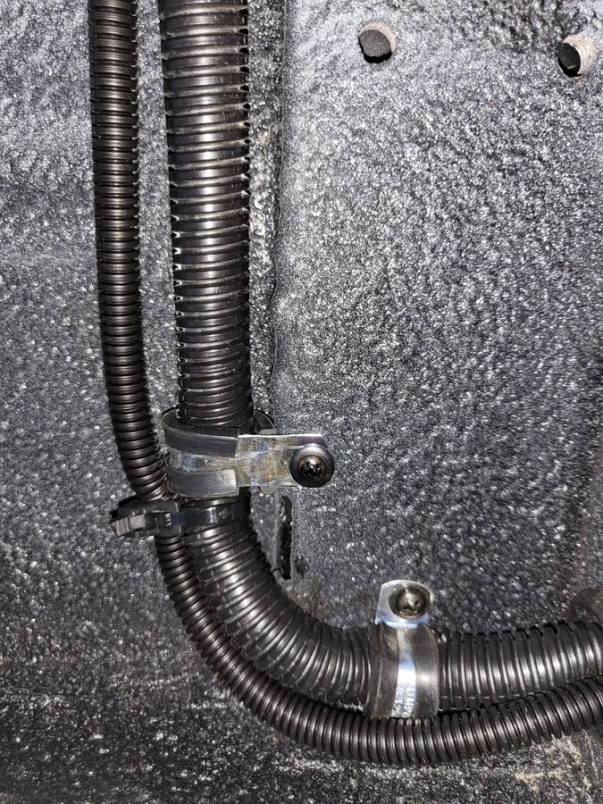 Ford-bronco-1975-white-12