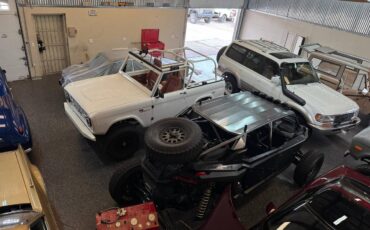 Ford-bronco-1975-white-19