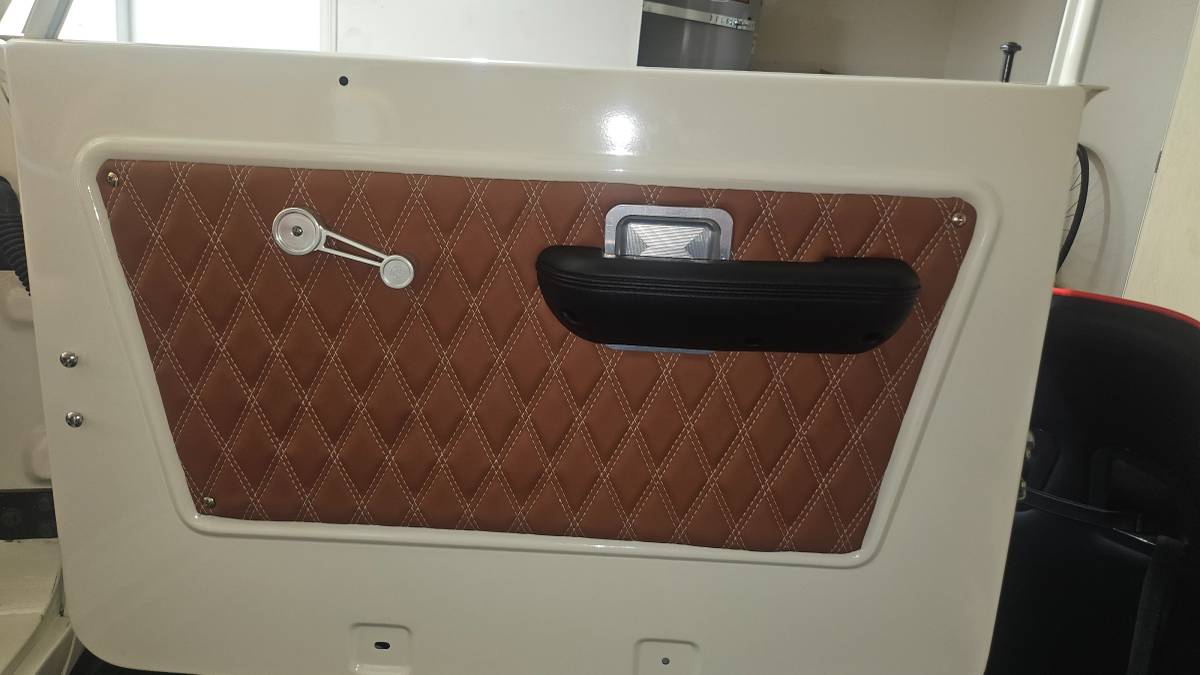 Ford-bronco-1975-white-6