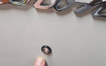 Ford-bronco-1975-white-8