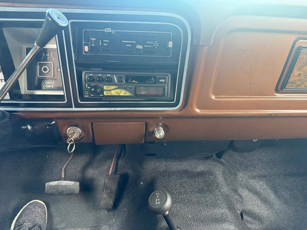 Ford-bronco-1978-brown-13