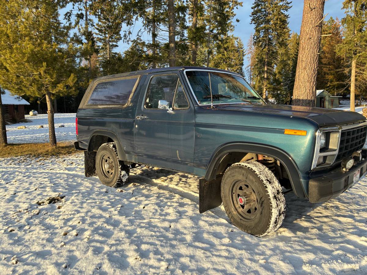 Ford-bronco-1980-blue-1