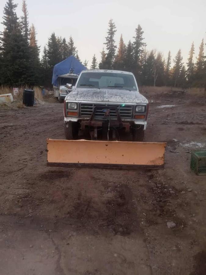 Ford-bronco-1984-red-1