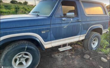 Ford-bronco-1986-blue-1