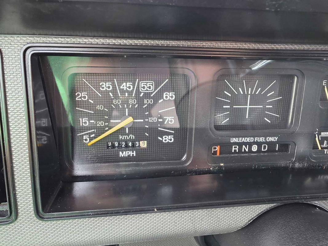 Ford-bronco-1986-blue-14