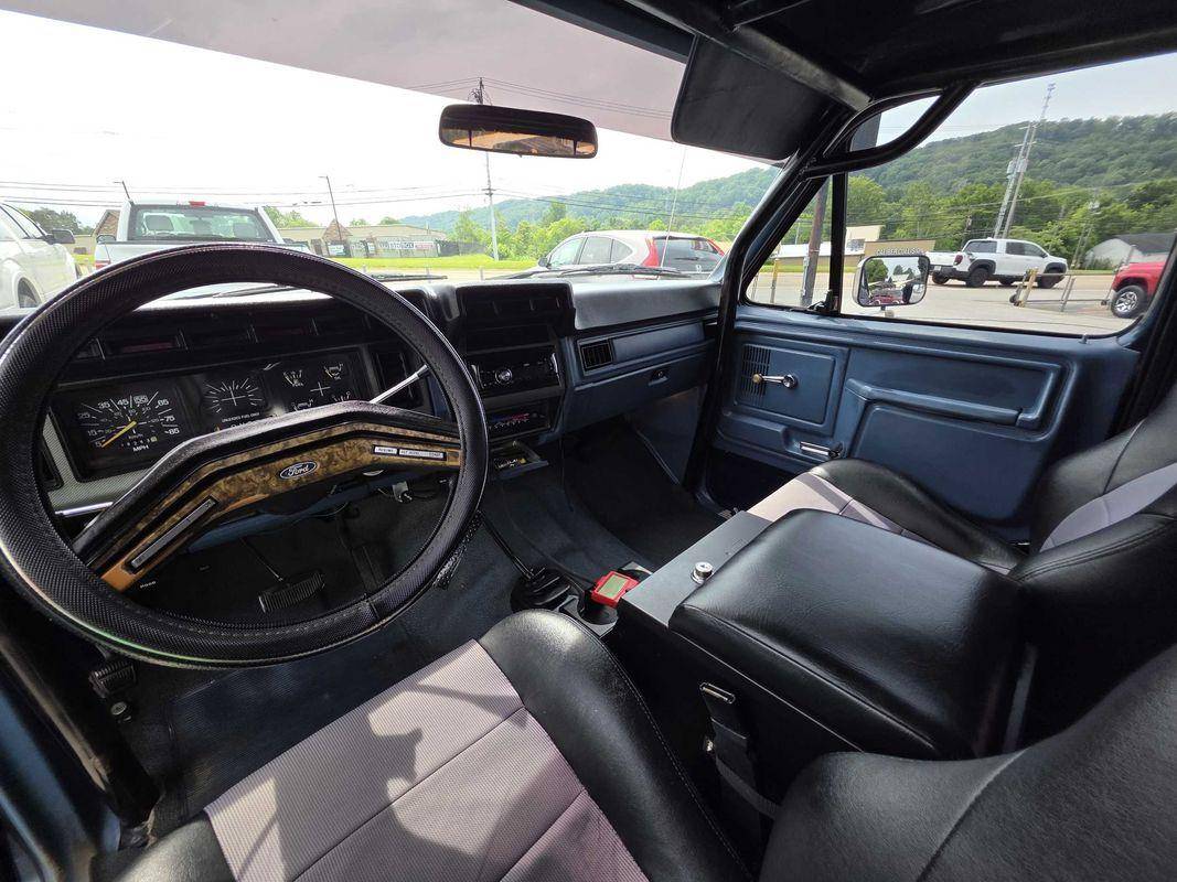 Ford-bronco-1986-blue-15