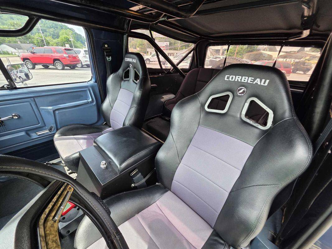 Ford-bronco-1986-blue-18