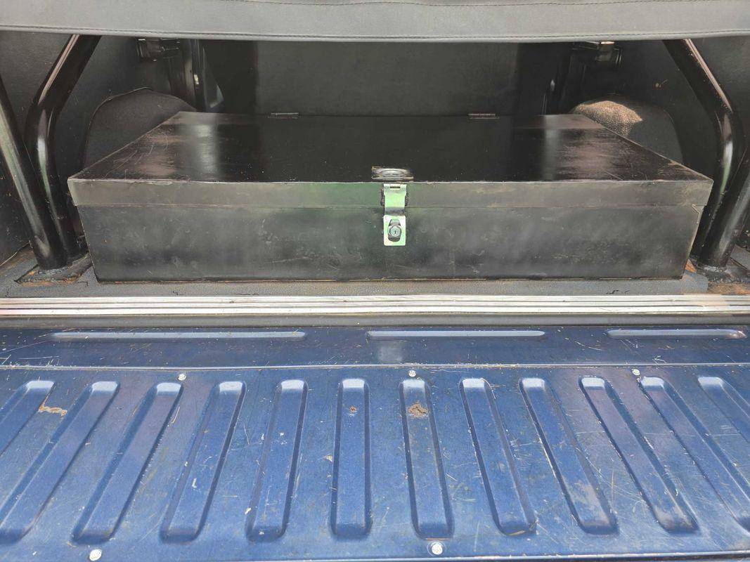 Ford-bronco-1986-blue-21