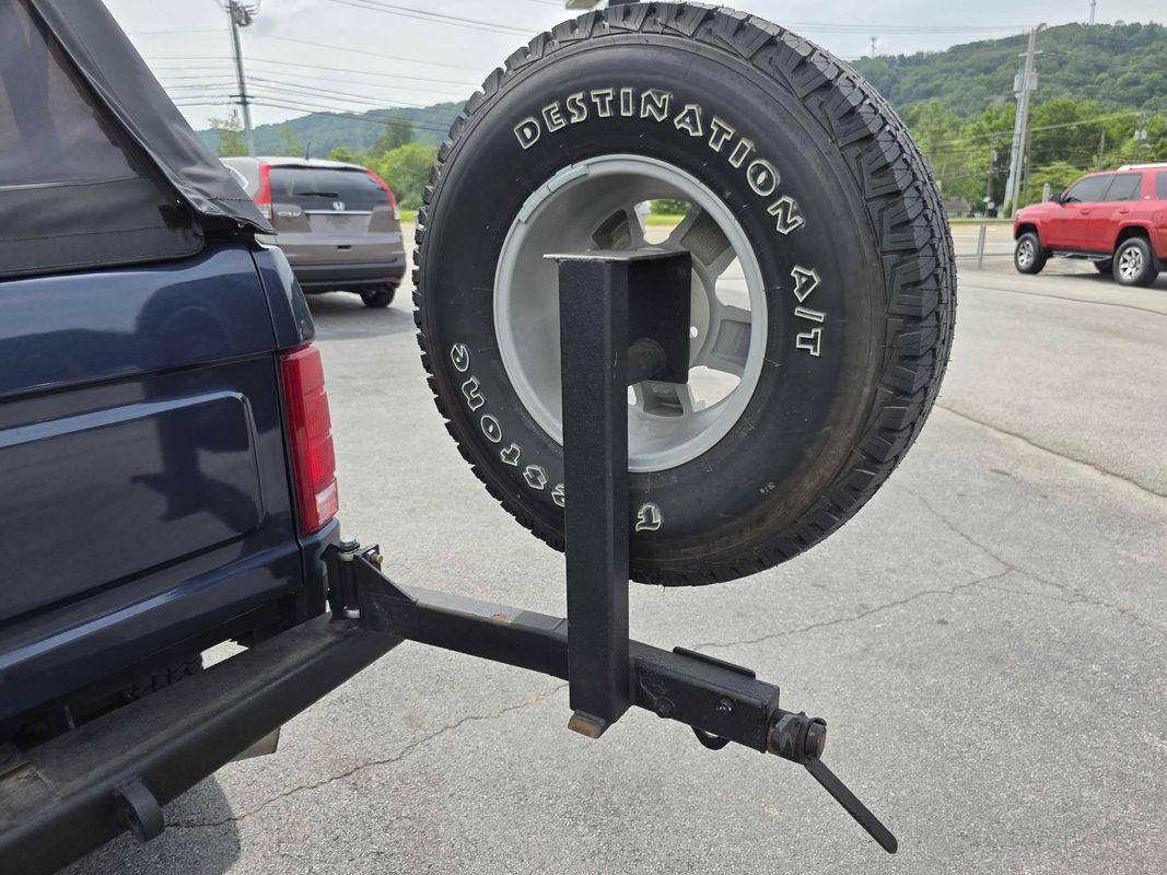 Ford-bronco-1986-blue-22