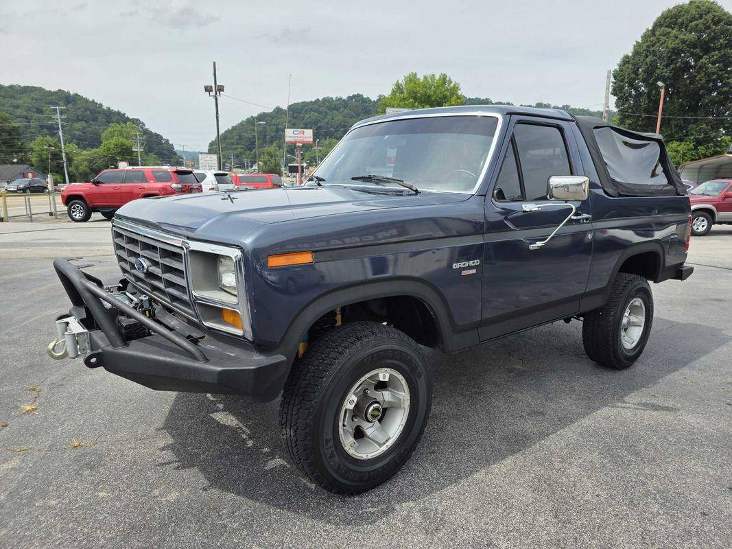 Ford-bronco-1986-blue