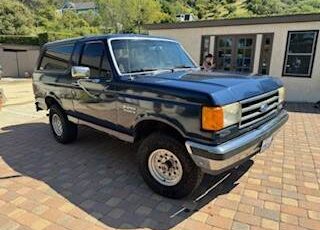 Ford-bronco-1990-blue