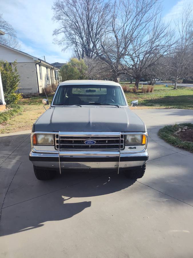 Ford-bronco-1990-white-1
