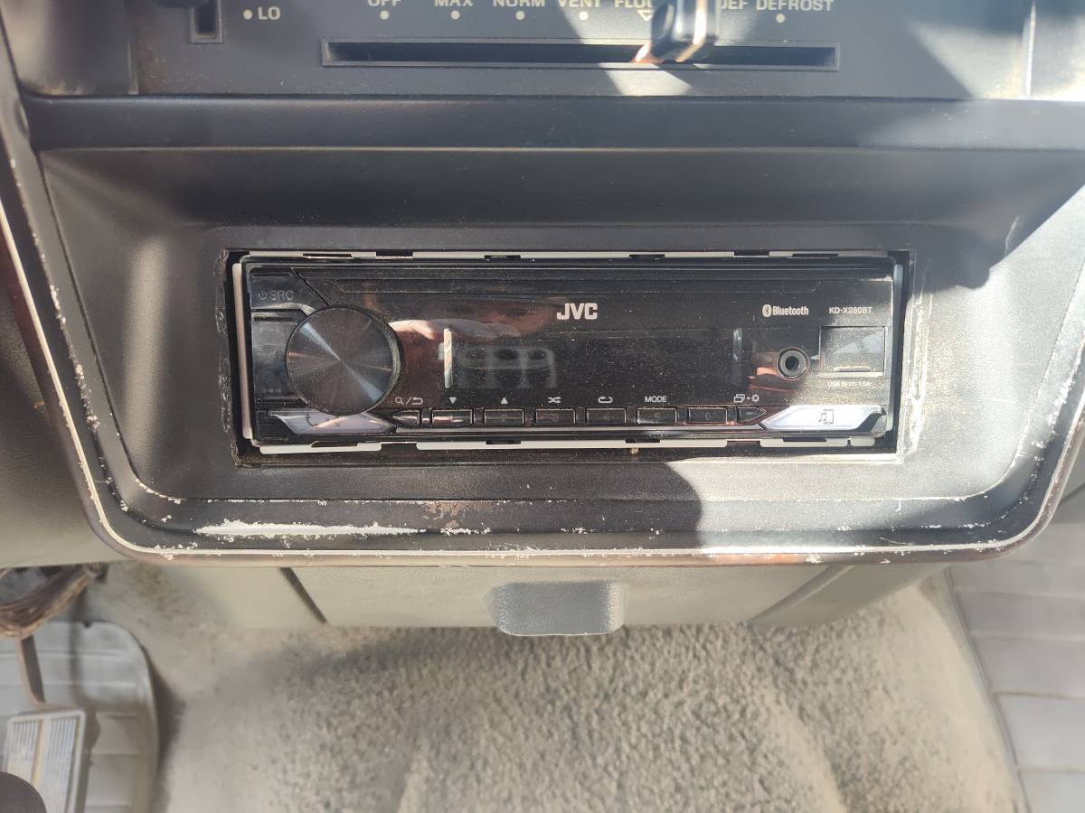 Ford-bronco-1990-white-2