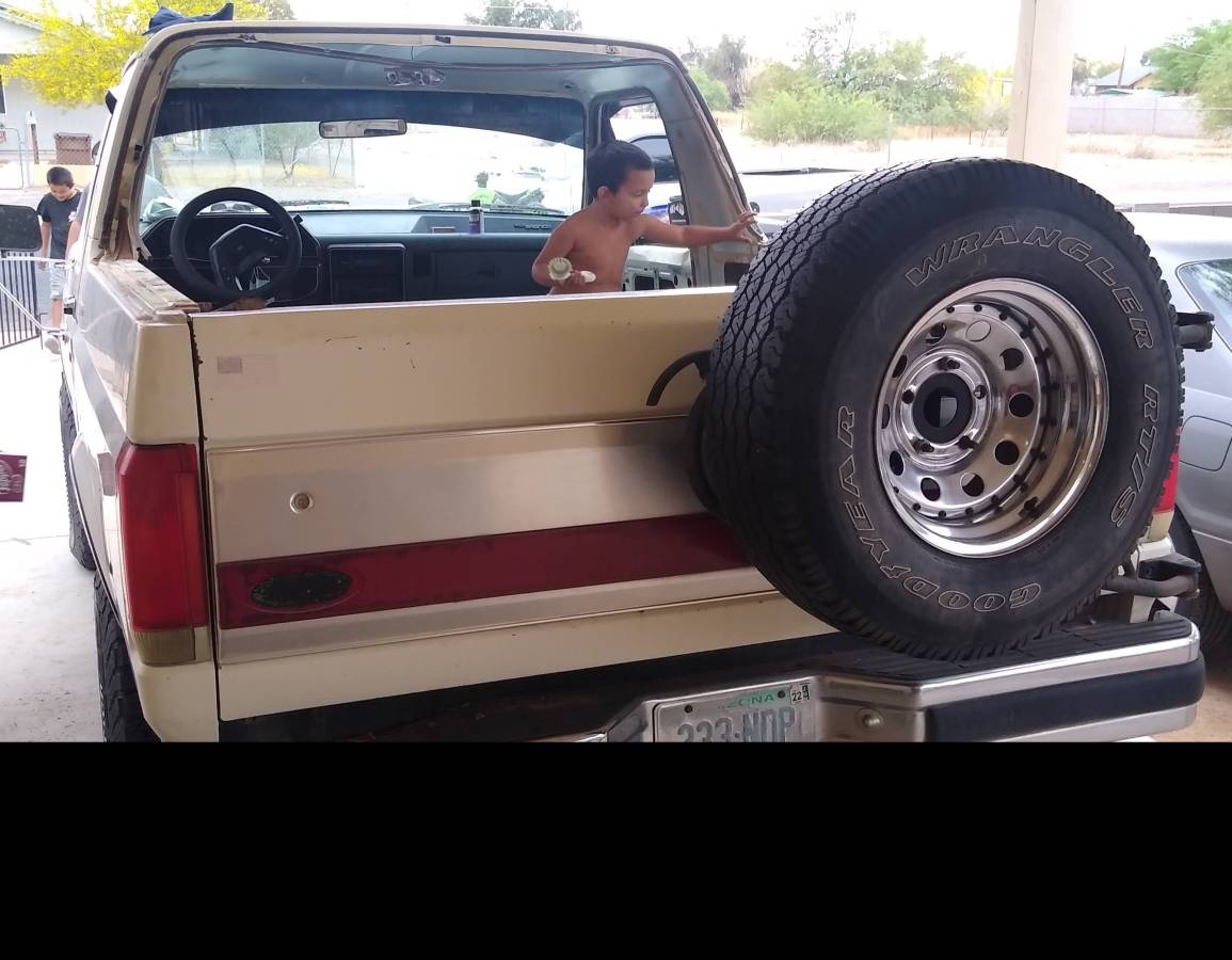 Ford-bronco-1990-white-7