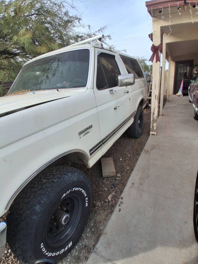 Ford-bronco-1990-white-9