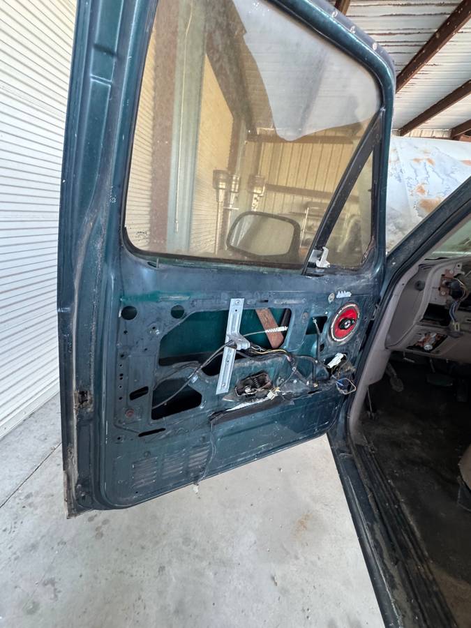 Ford-bronco-1993-green-10