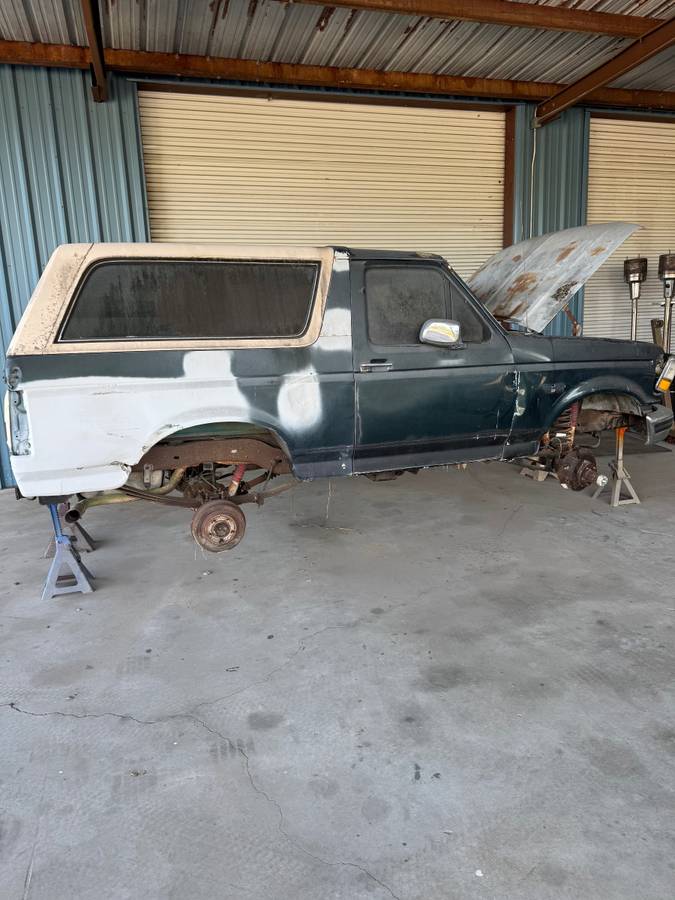 Ford-bronco-1993-green-2