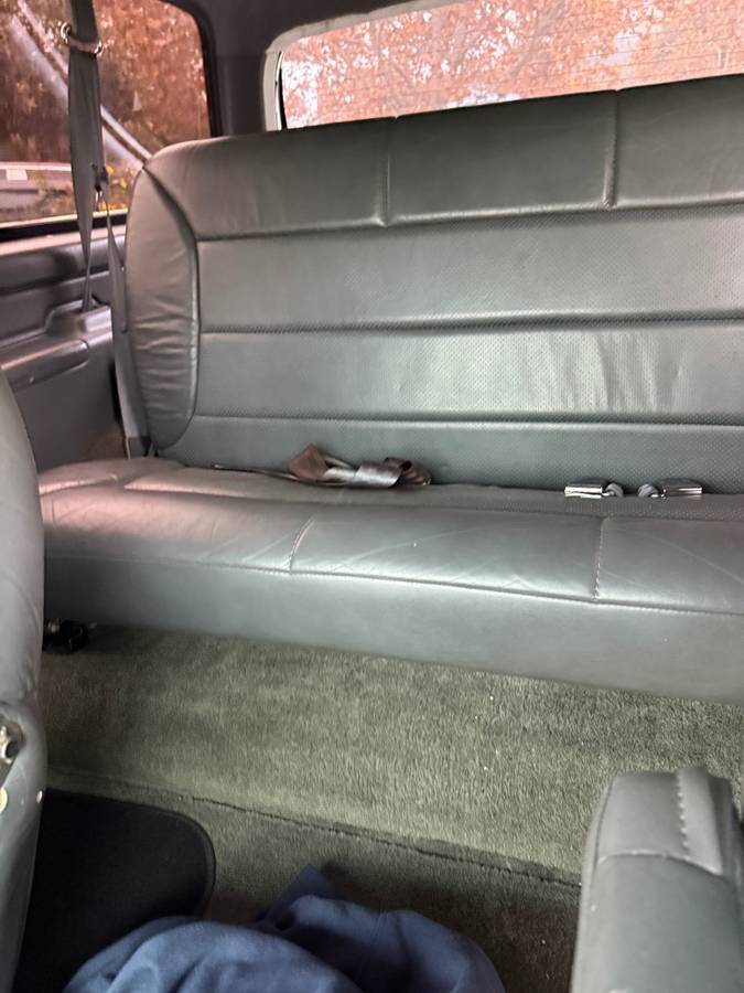 Ford-bronco-1993-white-1