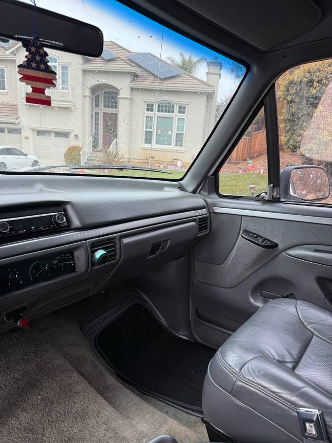 Ford-bronco-1993-white-10