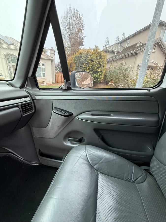 Ford-bronco-1993-white-12