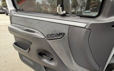 Ford-bronco-1993-white-13