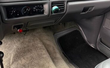 Ford-bronco-1993-white-2