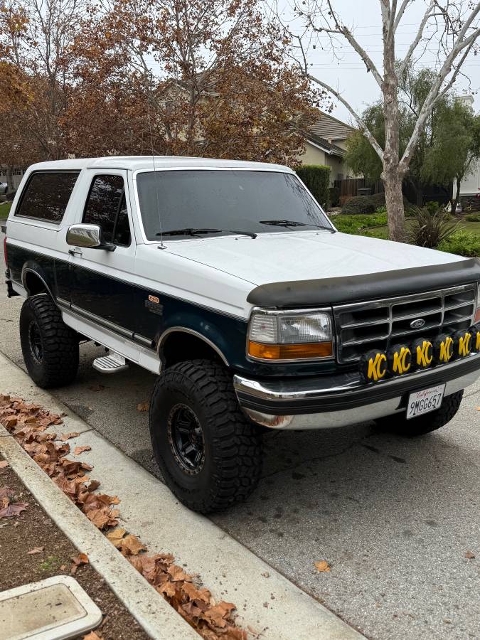 Ford-bronco-1993-white-3