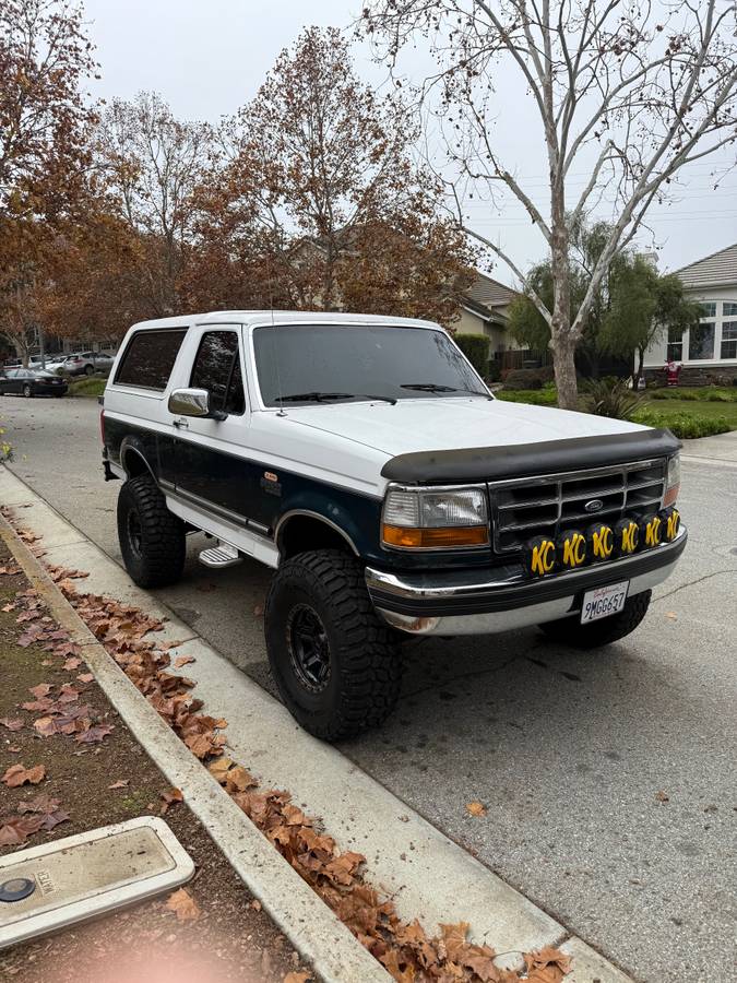 Ford-bronco-1993-white-4