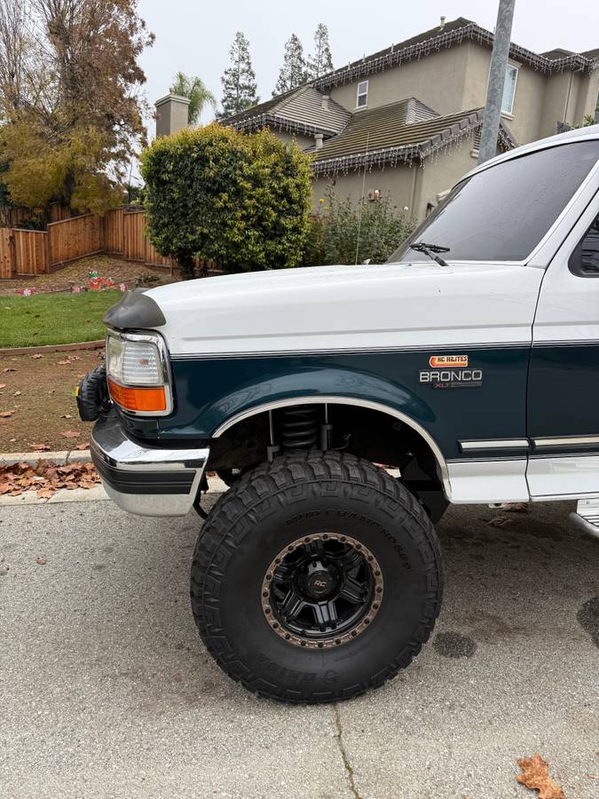 Ford-bronco-1993-white-6