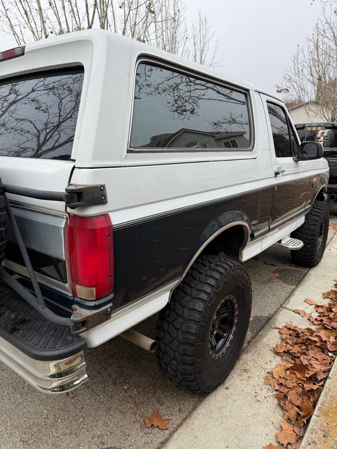 Ford-bronco-1993-white-9