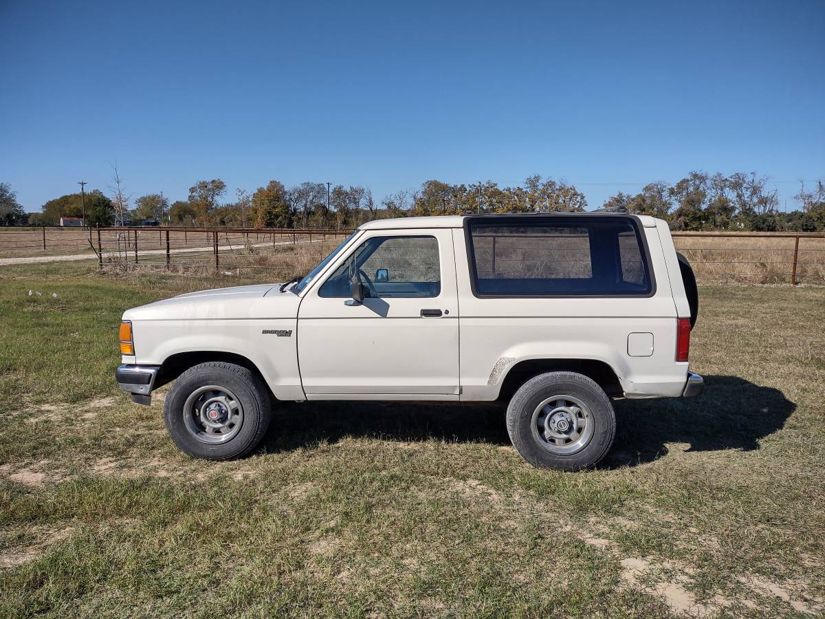 Ford-bronco-2-1989-white-1