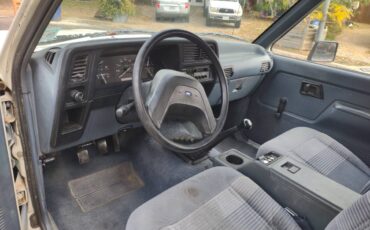 Ford-bronco-2-1989-white-4