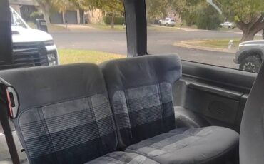 Ford-bronco-2-1989-white-5