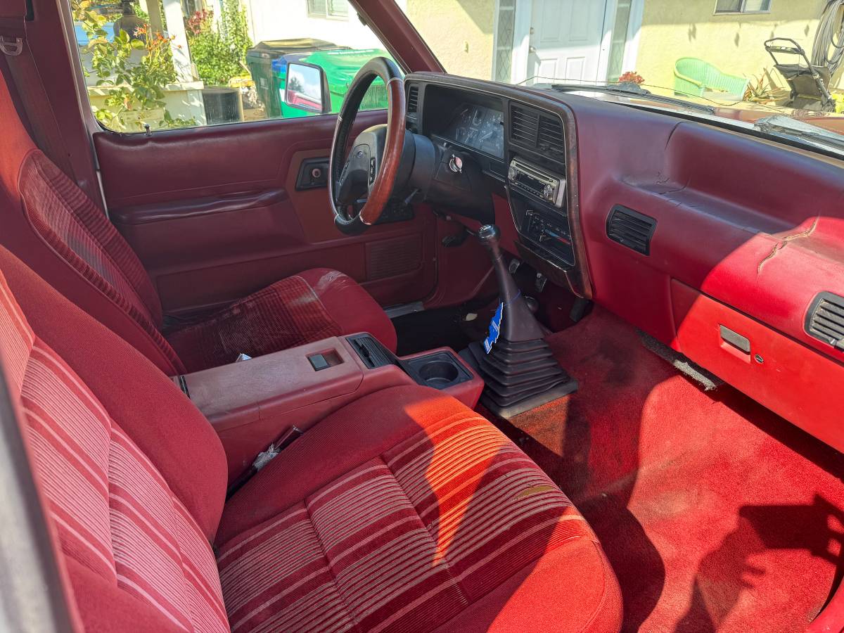 Ford-bronco-2-4x4-1989-red-11