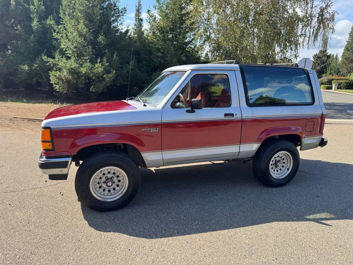 Ford-bronco-2-4x4-1989-red-12