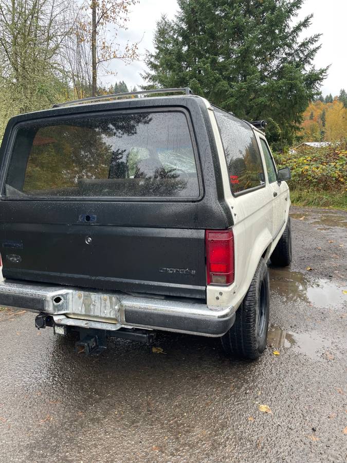 Ford-bronco-4x4-1989-white-1