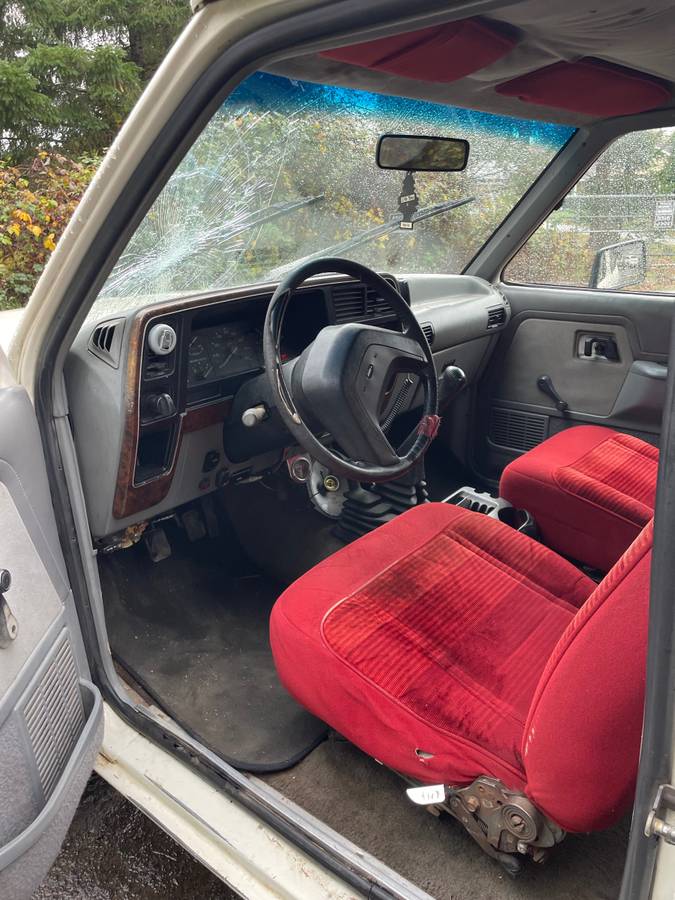 Ford-bronco-4x4-1989-white-3