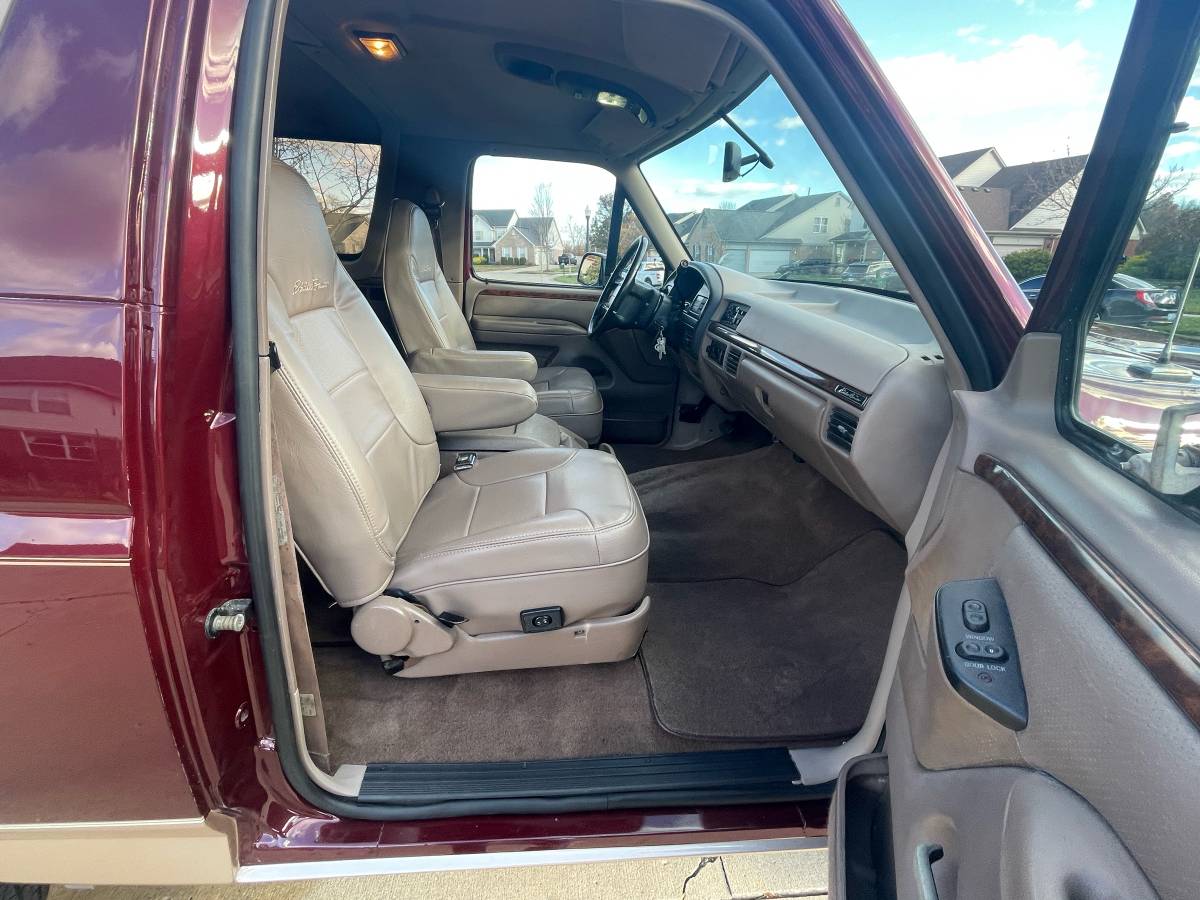 Ford-bronco-eddie-bauer-4x4-1996-red-3